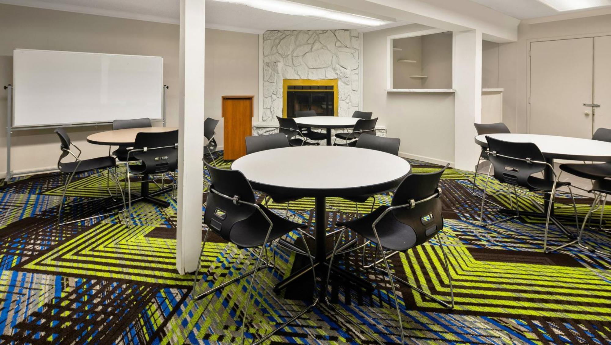 Magnuson Hotel Detroit Airport Romulus Extérieur photo